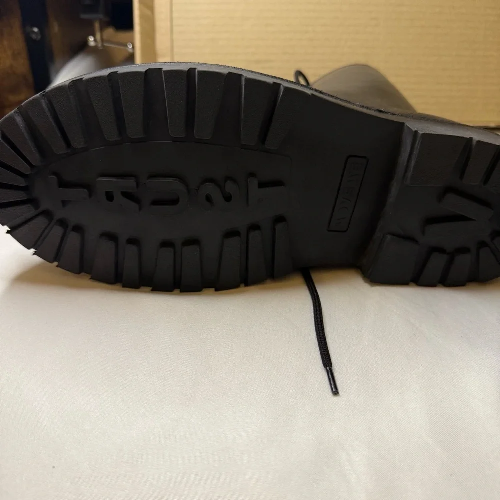 VELDSKOEN Move Me Ranger Boot Black Leather Black Sole Men’s 7 Women’s 9 EU 40 - Picture 4 of 16